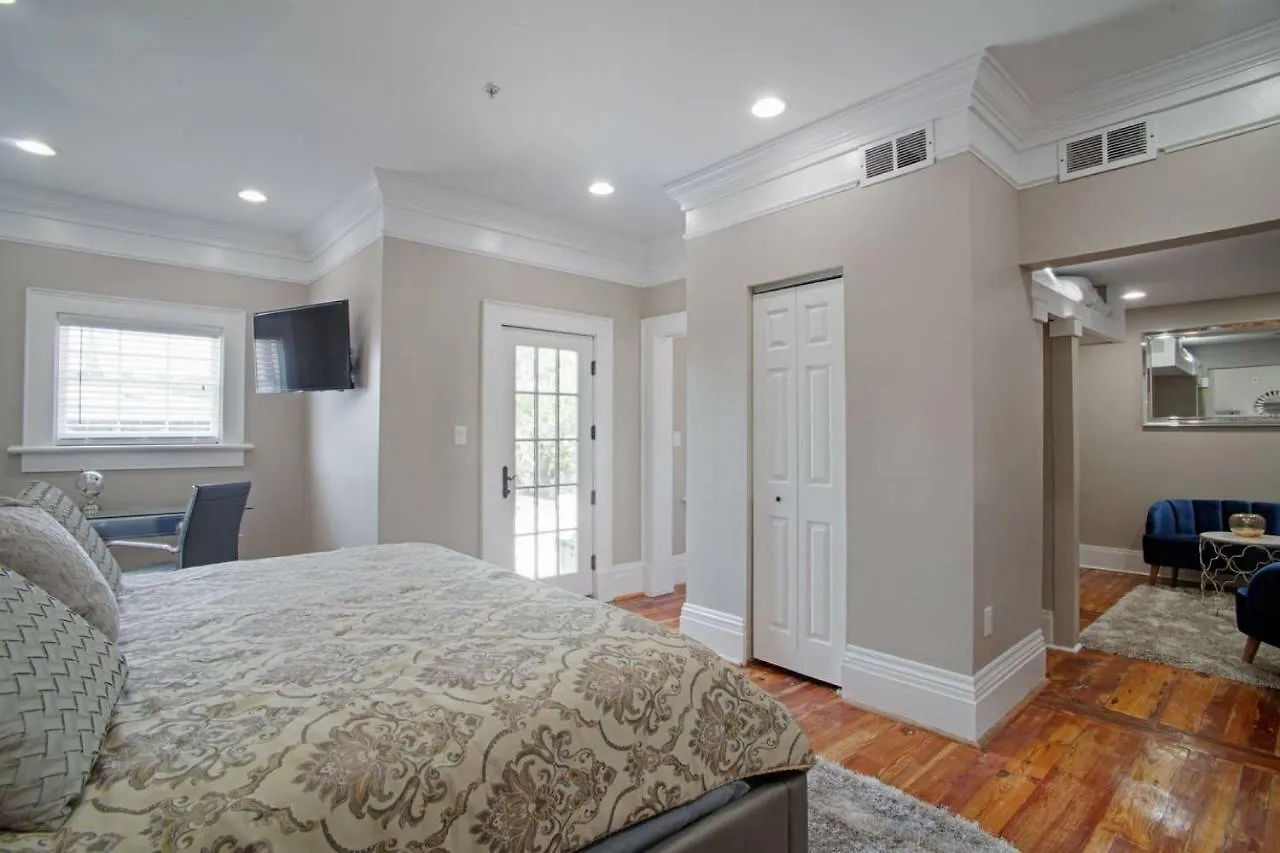 Sprawling Penthouse With Rooftop Deck Blocks From The River Daire