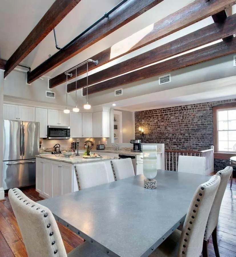 Sprawling Penthouse With Rooftop Deck Blocks From The River Daire