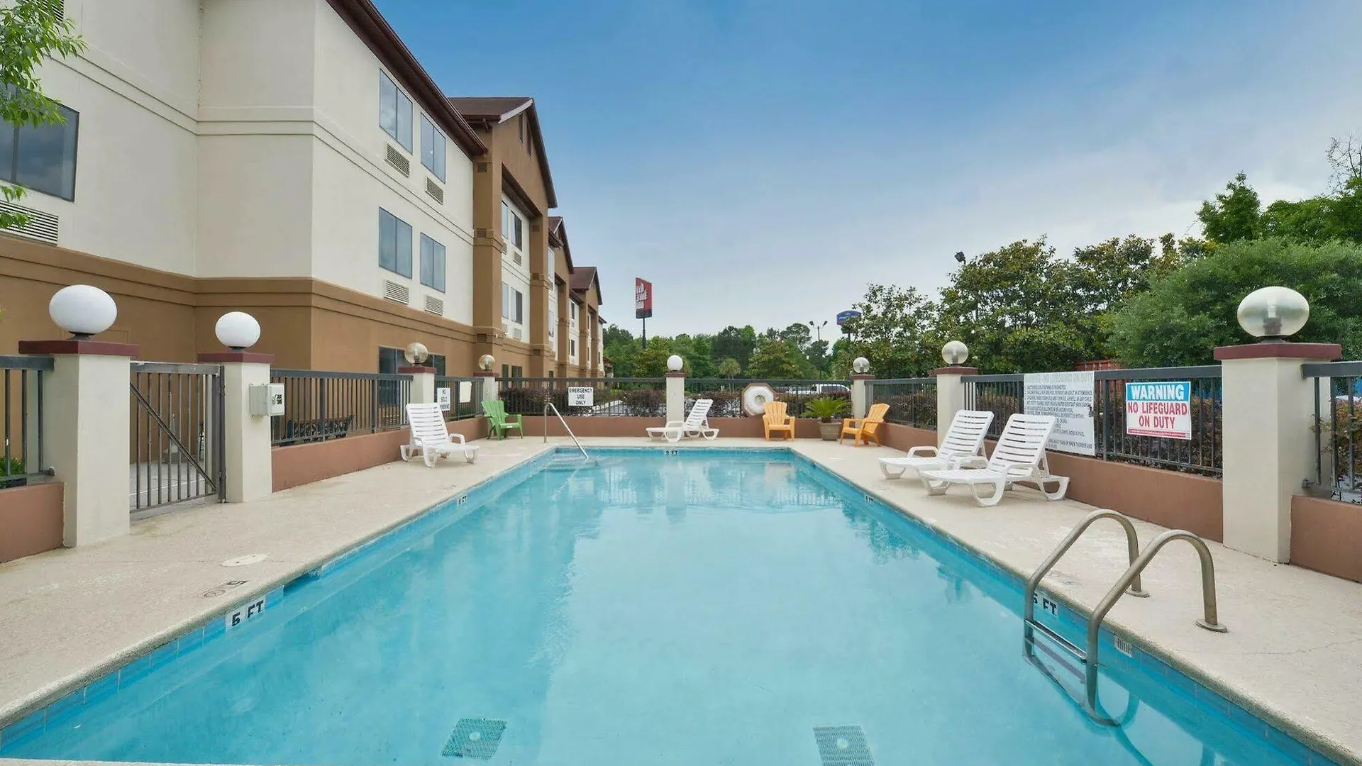 Hotel Red Roof & Gateway 3*