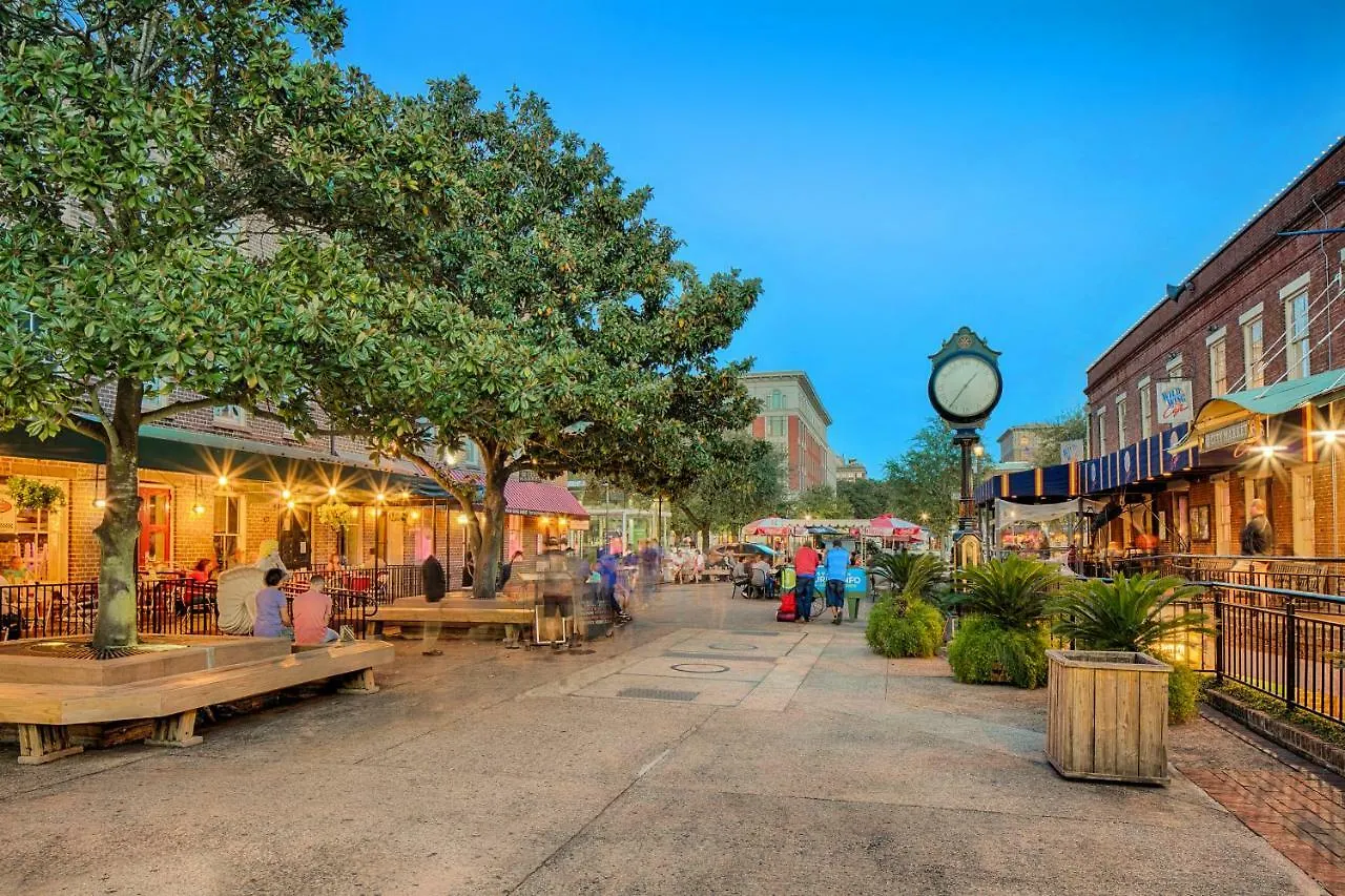 Town * Savannah