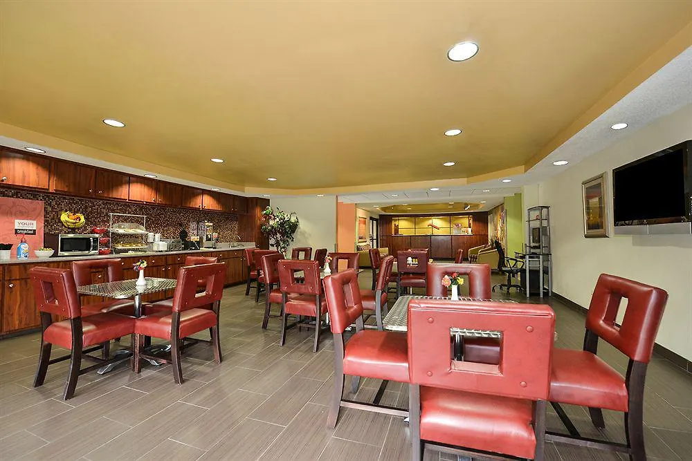 Red Roof & Gateway Hotel 3*