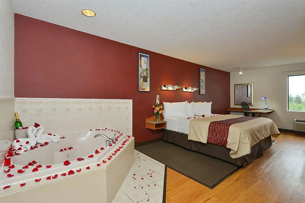 Red Roof & Savannah Gateway 3*