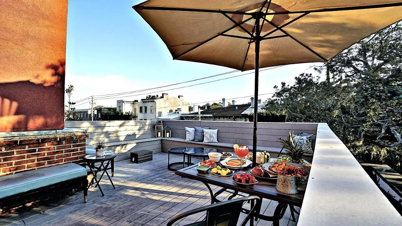 Sprawling Penthouse With Rooftop Deck Blocks From The River Daire