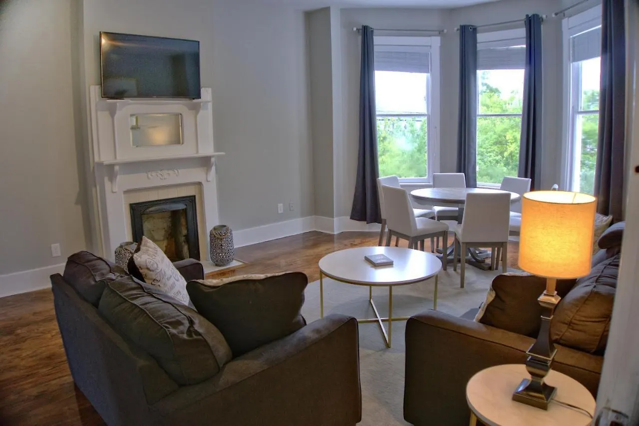 2 Bedroom Newly Renovated Townhome In Historic Apartment *