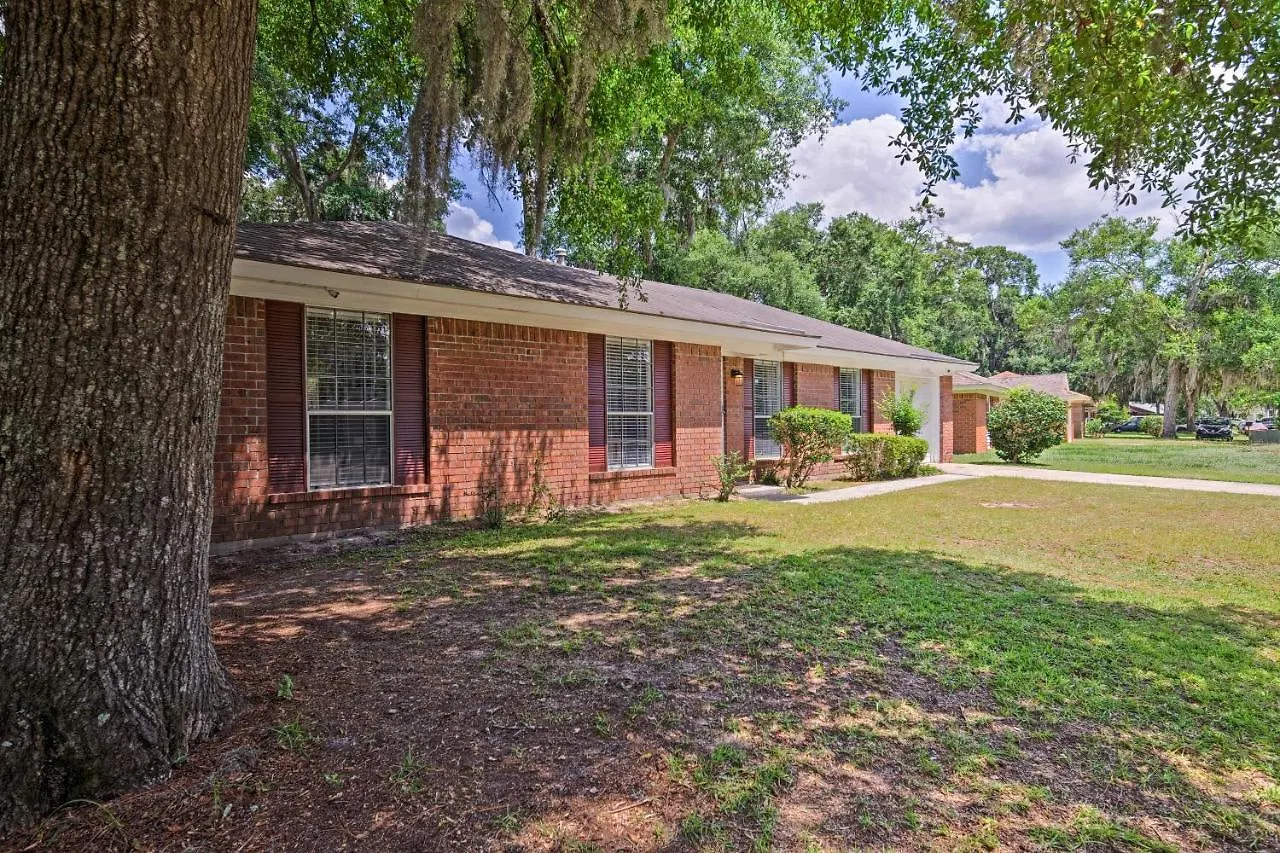 Holiday home Updated With Yard - Near River Street! Savannah