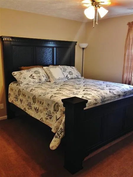 Clean And Cozy House Near Tybee Beaches!