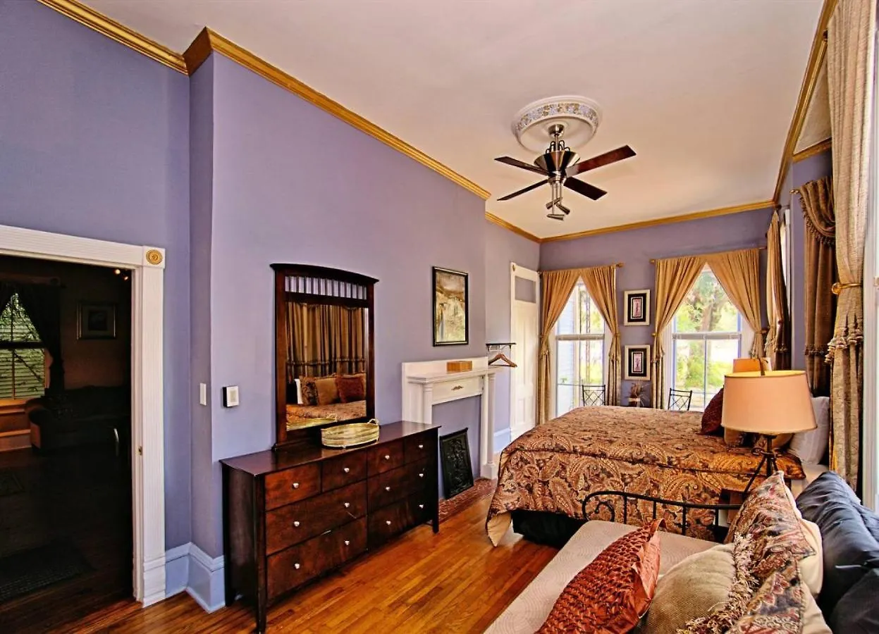 ベッド・アンド・ブレックファスト Huge Victorian Beauty Overlooking Forsyth Park *