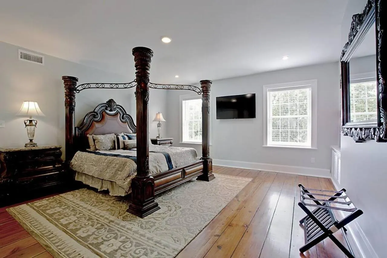 Sophisticated Historic Remodeled 9 Bedroom Bed & Breakfast
