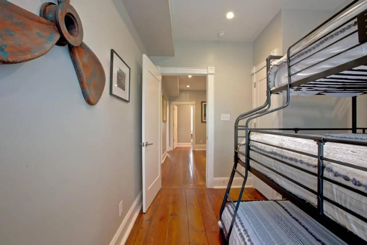 Bed & Breakfast Sophisticated Historic Remodeled 9 Bedroom Savannah