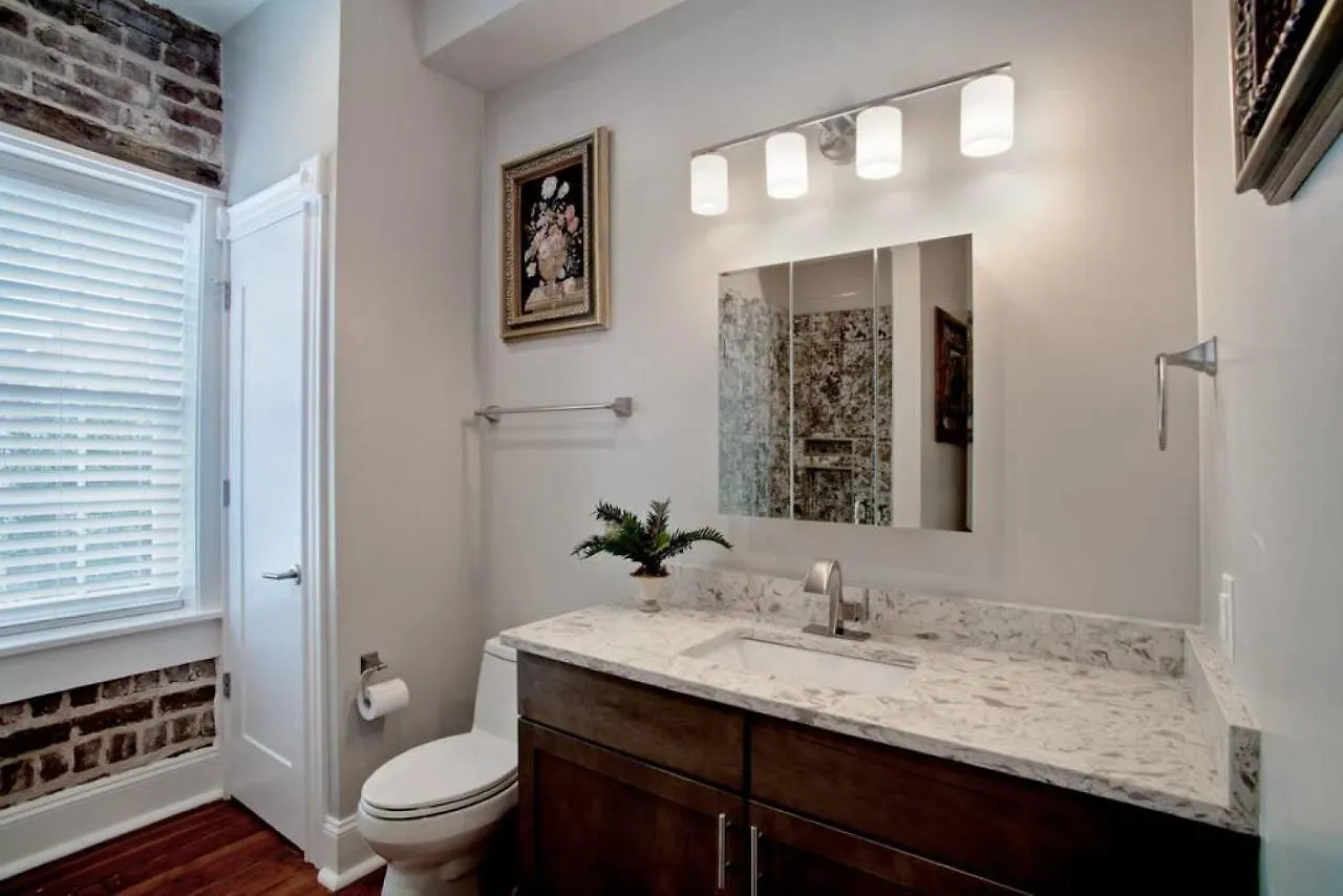 Bed & Breakfast Sophisticated Historic Remodeled 9 Bedroom